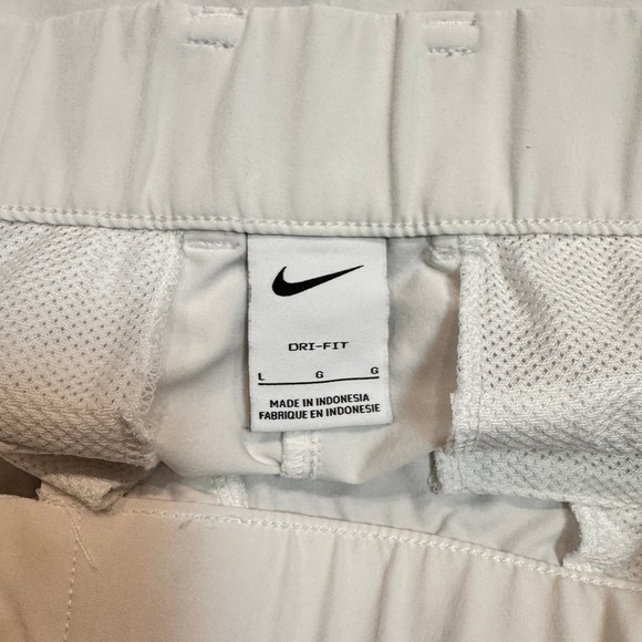 Nike Dri-FIT Golf Shorts Womens Large L‎ White Elastic Waist Pockets Athletic - Picture 3 of 5